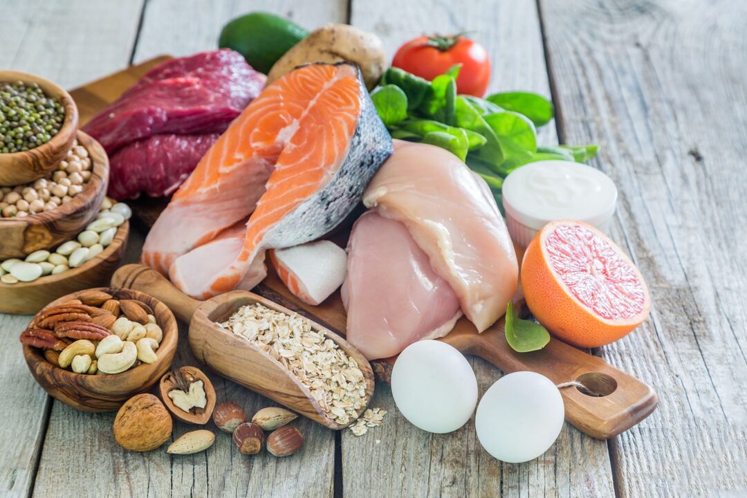 Wechseln Sie Lebensmittel mit Proteinen und Kohlenhydraten ab, um Gewicht zu verlieren